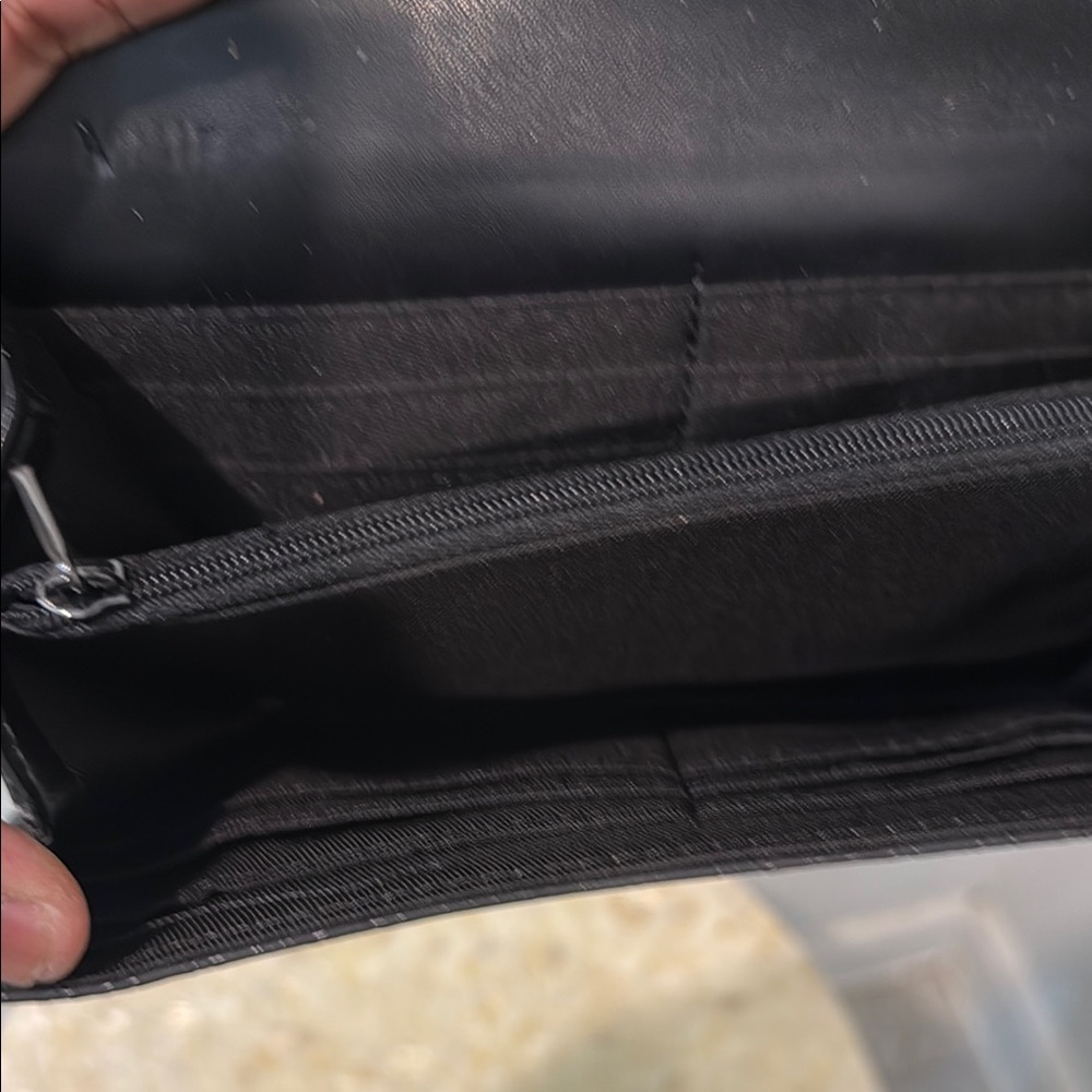 Black Aligator skin Textured Wallet with Zipper - Picture 5 of 8
